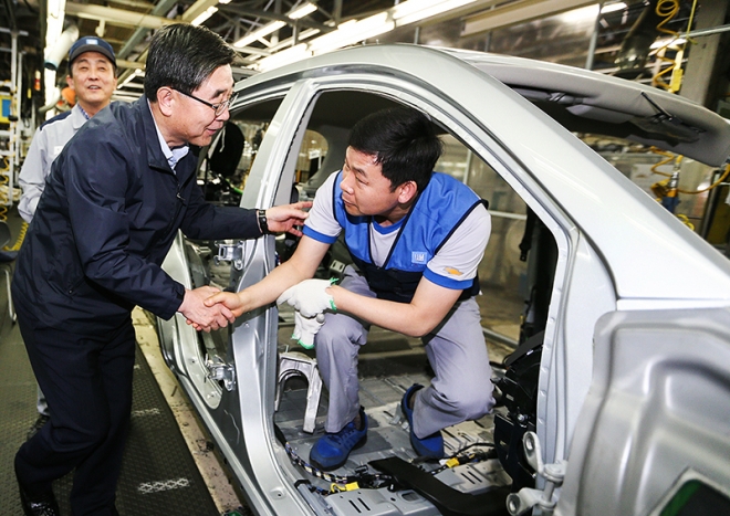 <b>한국GM</b>, 드디어 <b>임단협</b> 잠정<b>합의</b>…급한 불은 껐지만