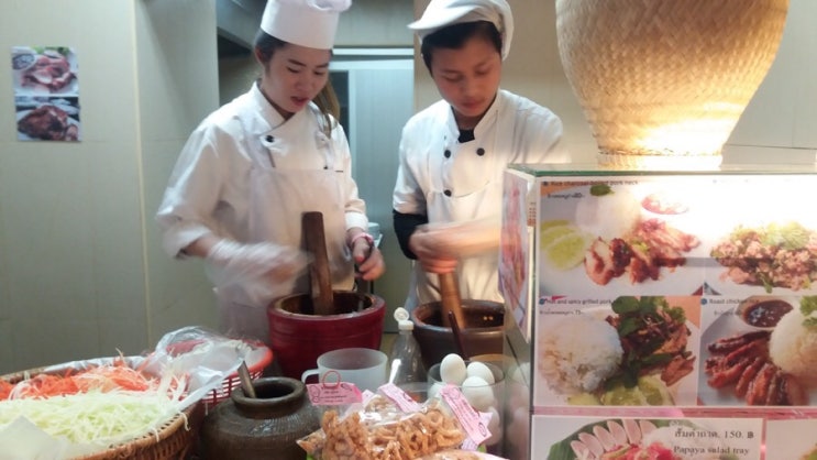  11월2일 박람회장 안에 식당