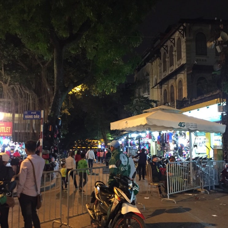 베트남 하노이 야시장 : 호안끼엠 차 없는 거리
