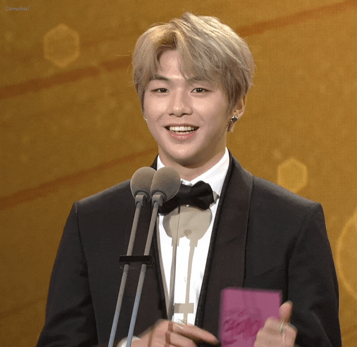  SBS 연예대상 강다니엘 핫스타상 시상, 애교 새해인사 움짤