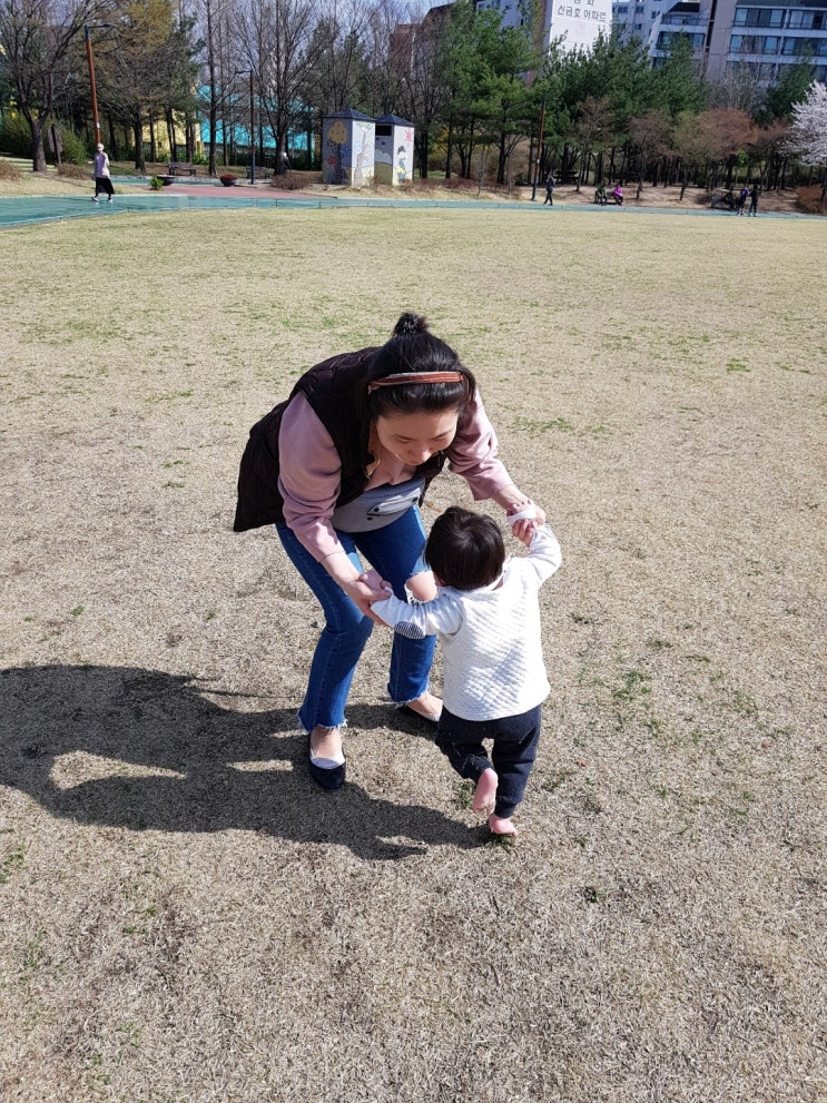 너의 첫 봄을 축복해!