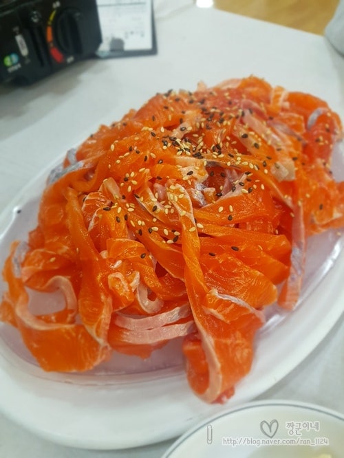송어회 칼로리,송어회 택배,송어회 맛,송어회 배달,송어회 효능,송어회 제철,송어회 맛집,송어회 가격,송어회 연어회 차이,송어회 기생충,