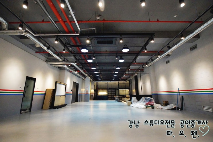  강남 논현동 층고4미터 실평 70평 스튜디오임대 - 복층 인테리어, 공조시설 완비, 냉난방기설치, 내부 화장실 및 샤워실구비, Ev 운행, 자주식 넓은 주차장, 빠른입주 가능