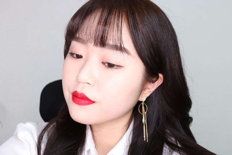  클리오 루즈힐벨벳 2호 핫티스트로 완성해 본 AOA민아 화보 쿨톤 레드립 메이크업!