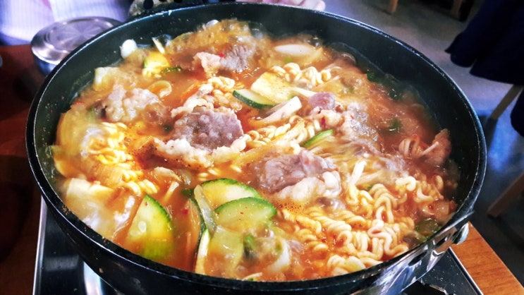 오늘의 런치 <차돌된장찌개> feat 라면사리 = 미소라멘!!