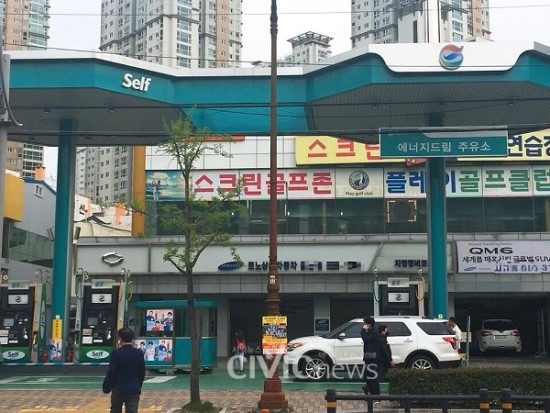 최저임금 인상의 그늘, 셀프주유소 늘면서 일자리 되레 준다 최저임금 인상의 그늘, 셀프주유소 늘면서 일자리 되레 준다