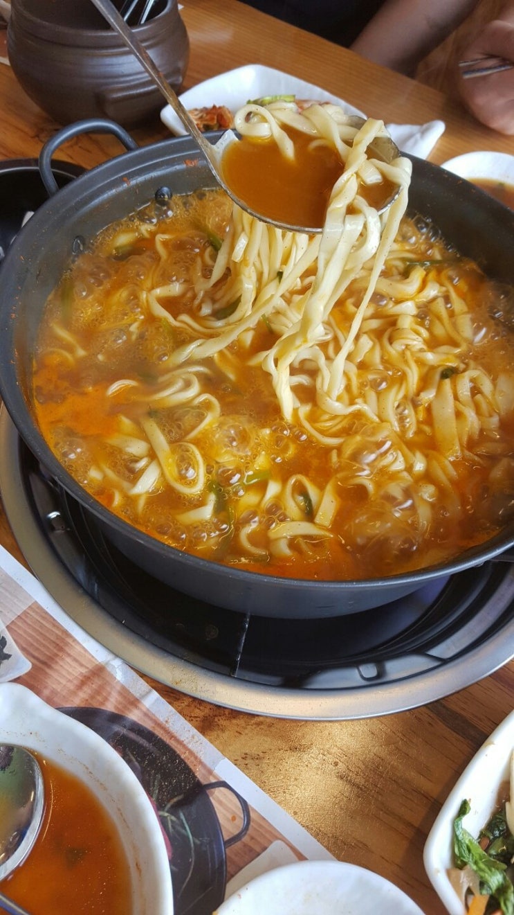 비내리는 날 점심메뉴 추천 안중송담 송담칼국수 #송담정 #칼국수 #칼국수스타그램 #온만리국수 #샤브칼국수 #좋은사람들과의_즐거웠던_시간들 비내리는 날 점심메뉴 추천 안중송담 송담칼국수 #송담정 #칼국수 #칼국수스타그램 #온만리국수 #샤브칼국수 #좋은사람들과의_즐거웠던_시간들