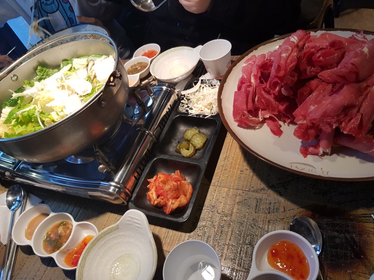  한양대맛집) 샵샵만 먹기 아쉬우니, 떡만두칼국수, 죽까지...(*´︶`*)특샤브 《육앤샤》