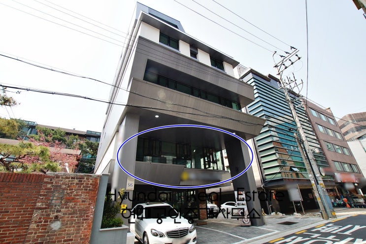  서초동 예쁜외관의 2층 신축 사무실임대 - 노출천정, 쇼룸가능, 주변 쾌적하고 조용한 환경, 더블역세권 위치, 넓은 자주식 주차장, 빠른입주 가능