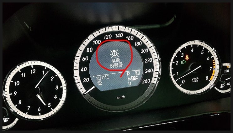  벤츠E300 계기판 우측하향등 경고등 제논헤드라이트 전구교환 