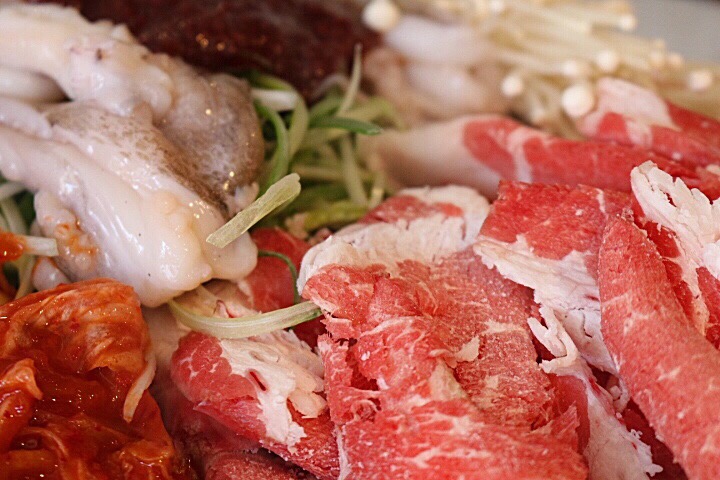  육류와 해산물의 절묘한 조화 김치차돌박이쭈꾸미 : 명동점심맛집 한우삼겹 명동 야외 고깃집