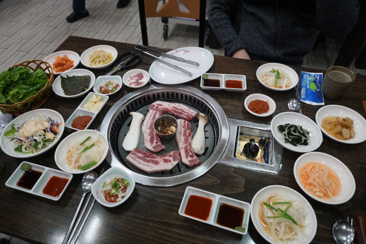  제주도 서귀포 맛집, 흑돼지+제철회+전복뚝배기 - 어부랑 누이랑