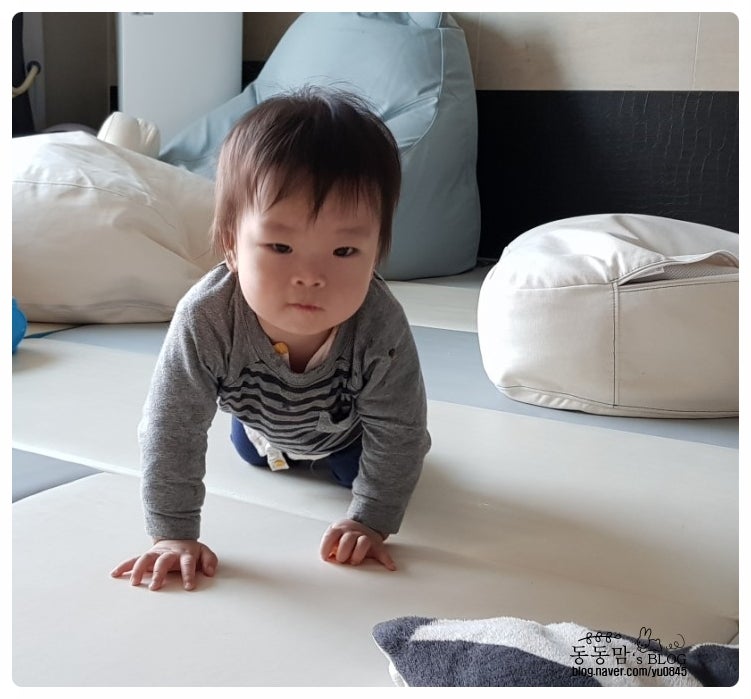 육아일기일상블로그 11개월아기발달, 첫니나옴!(이앓이),첫걸음마걷기, 음악에맞춰춤추기, 공넣기, 물건넣고꺼내기, 코감기와 코피로 병원방문 잦았던 달 ㅠ.ㅜ