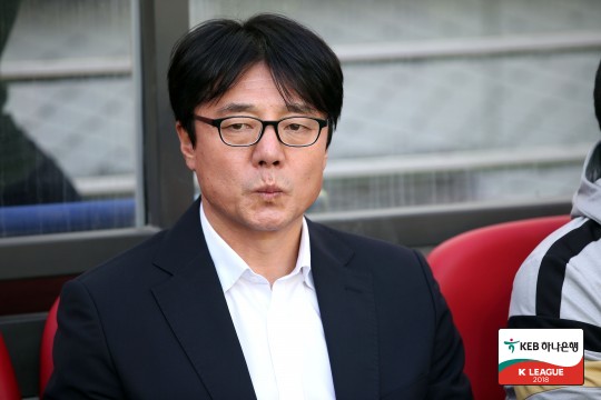 FC 서울, 황선홍 <b>감독</b> 자진 <b>사퇴</b>, <b>이을용</b> 코치 대행체제로