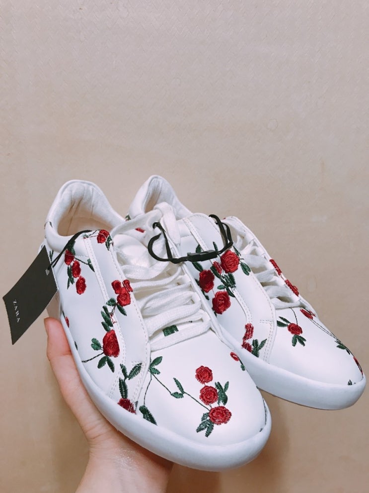  ZARA 플라워 자수 스니커즈 어떤 옷에도 다 잘 어울려~~ ♥