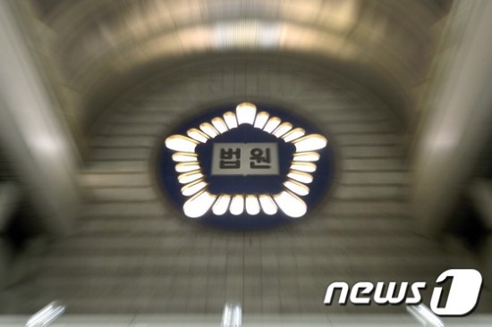 法, 매달 돈 받고도 보험료 대신 소송 건 보험사에 '철퇴' - 대전고법, 1심 뒤집고 가입자에 6600여만원 지급 판결 法, 매달 돈 받고도 보험료 대신 소송 건 보험사에 '철퇴' - 대전고법, 1심 뒤집고 가입자에 6600여만원 지급 판결