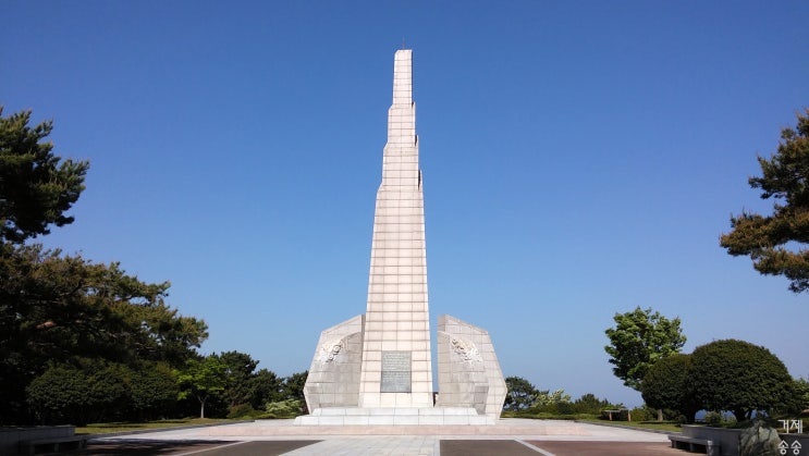  옥포해전(대첩)기념공원에서 덕포해수욕장에 이르는 편백나무 산책로 - 거제송송