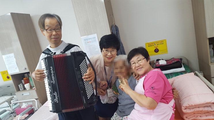  [안산 요양병원/안산 재활병원] 어버이날을 맞이하여 카네이션을 예쁘게 달아드렸어요~~^^