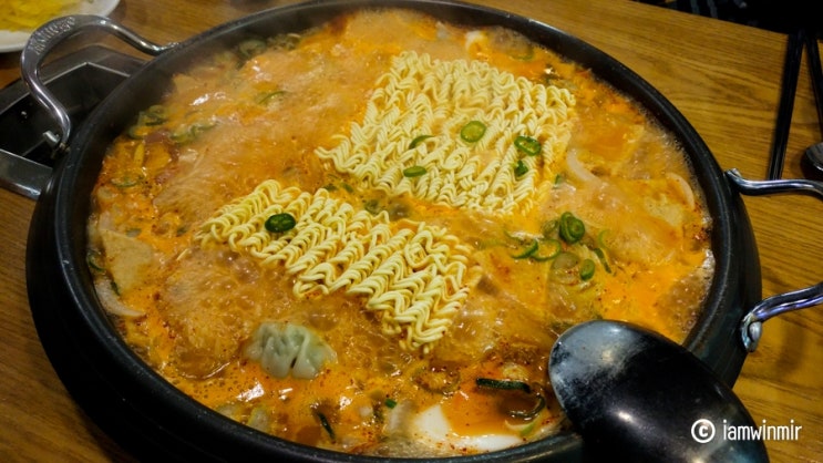 노량진 부대찌개 맛집, 서비스가 많은 "마마부찌"