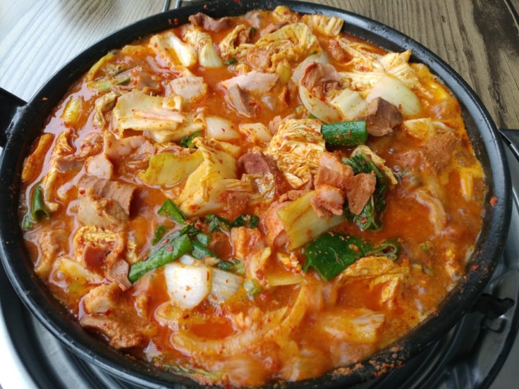  청주곱창전골맛집 윗쪽지방에선 보기드문 김치가 들어간 곱창전골