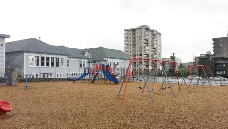 [West Vancouver 공립학교] Hollyburn Elementary School (홀리번 초등학교)