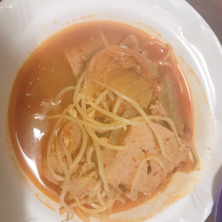  스팸김치찌개 콩나물추가했어용ㅎㅎ