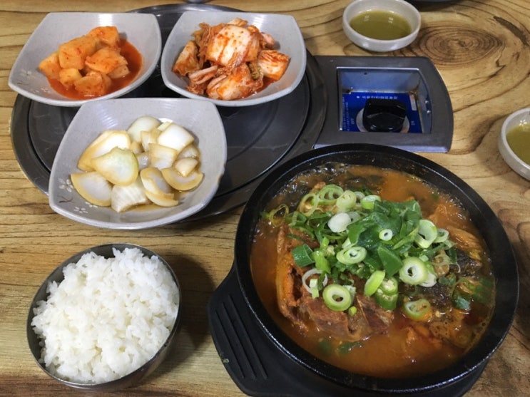  천안해장국/ 삼식이감자탕 비오는날 칼칼한 국물이 끝내줘요