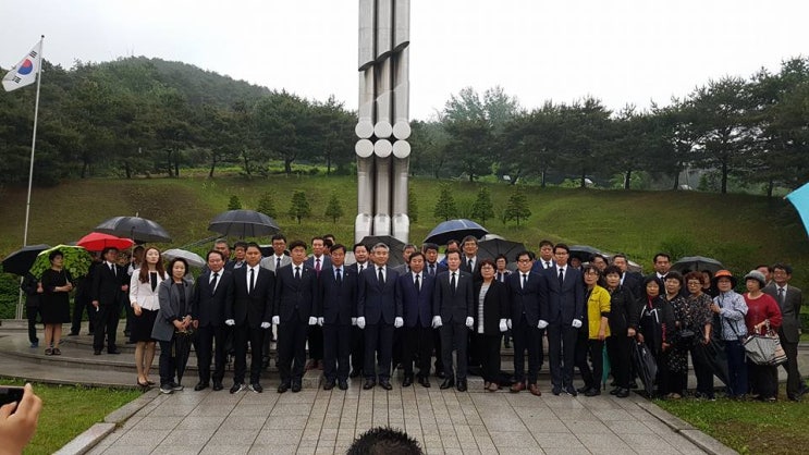  당선결의를 위한 충혼탑 참배 및 시장후보 출마 기자회견