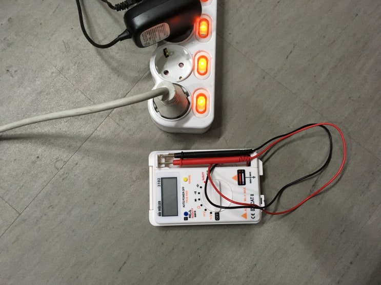 테스터기 전압 전류 저항 콘덴서 다이오드 주파수까지 다된다.