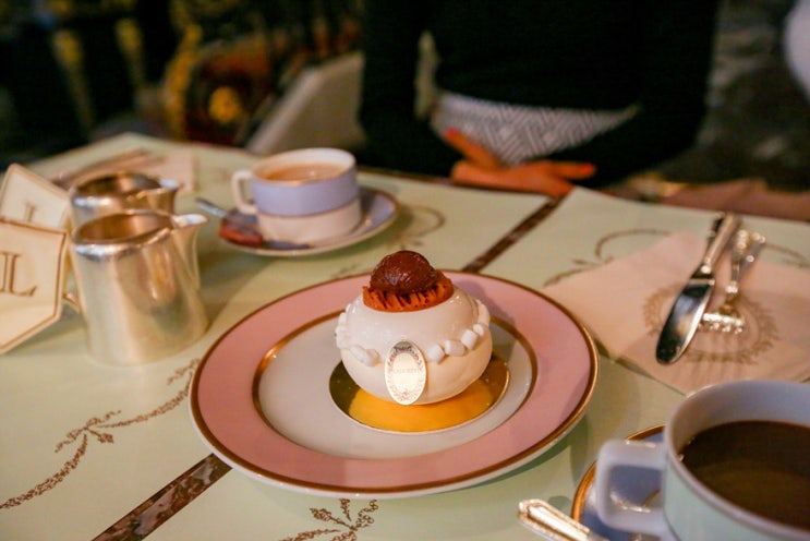  파리 맛집 : 샹젤리제 거리 라뒤레 본점