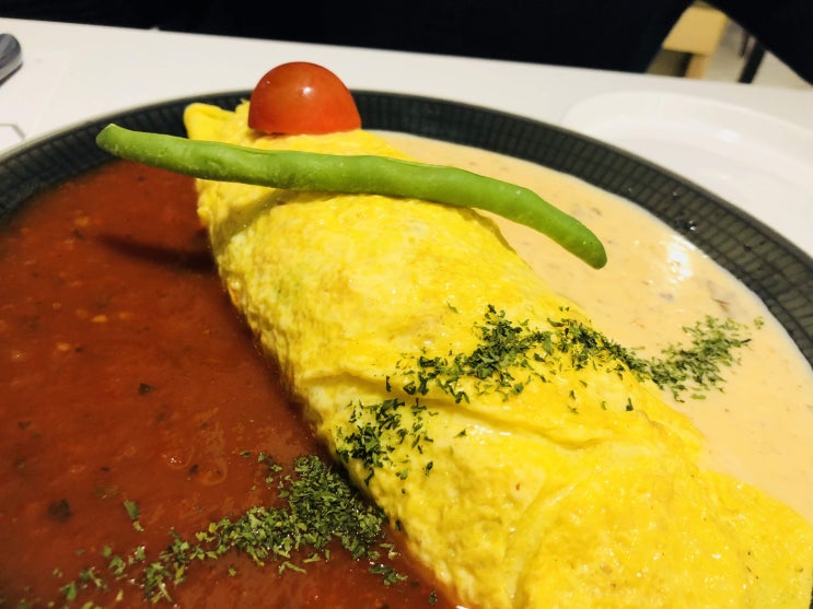  부산대 퀴진 크림오므라이스 완전 맛있음