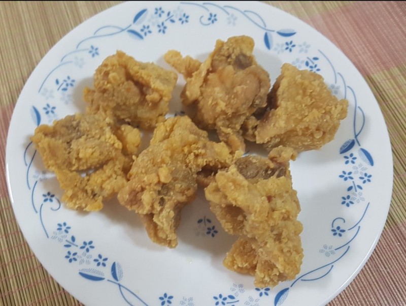 에어프라이어로 먹다 남은 치킨 데우기 : 네이버 블로그