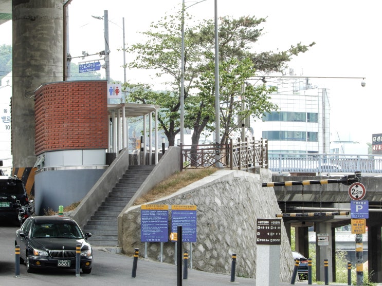 안양교 공공화장실과 쉼터 촬영