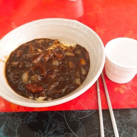  친구랑 만나서 같이 집 앞에서 매일 놀던 것 처럼 놀기 