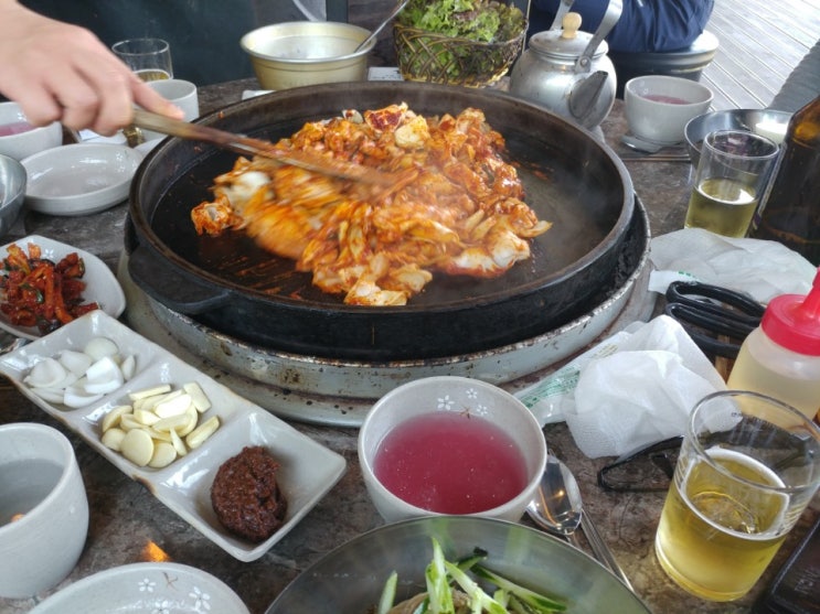 남자끼리 홍천에 있는 명가춘천닭갈비를 털고왔습니다.