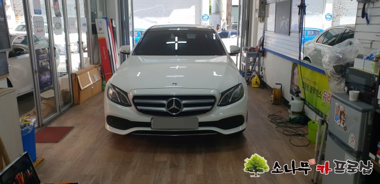  벤츠 W213 E클래스 아틀란 네비 매립 장착