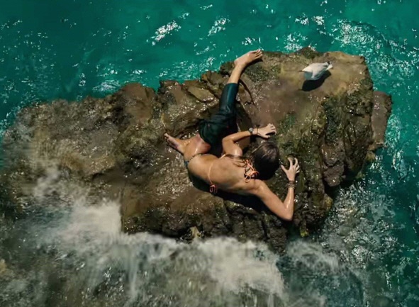 영화 언더워터 (The Shallows 2016) 상어와의 한판