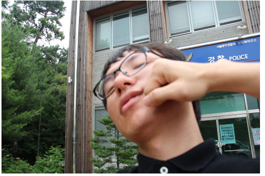  웃긴 사진 한 장, 마음 한켠이 쓰려지는 날