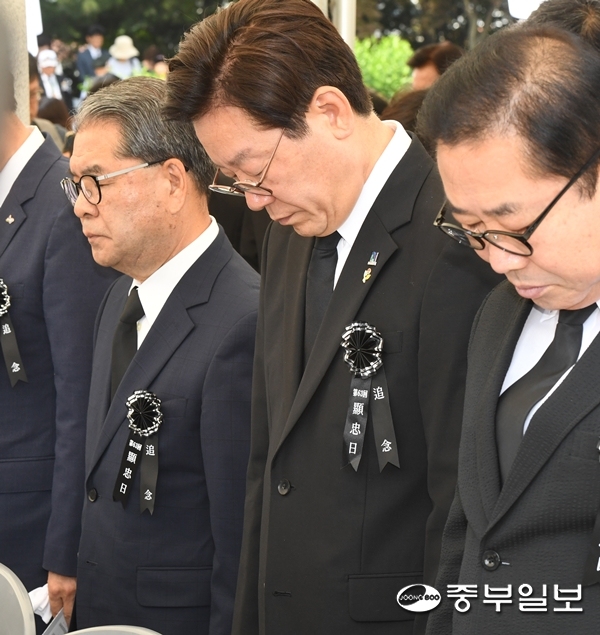 [중부일보/0606]경기도지사 후보군 5인, <b>현충일 추념사</b>...... 