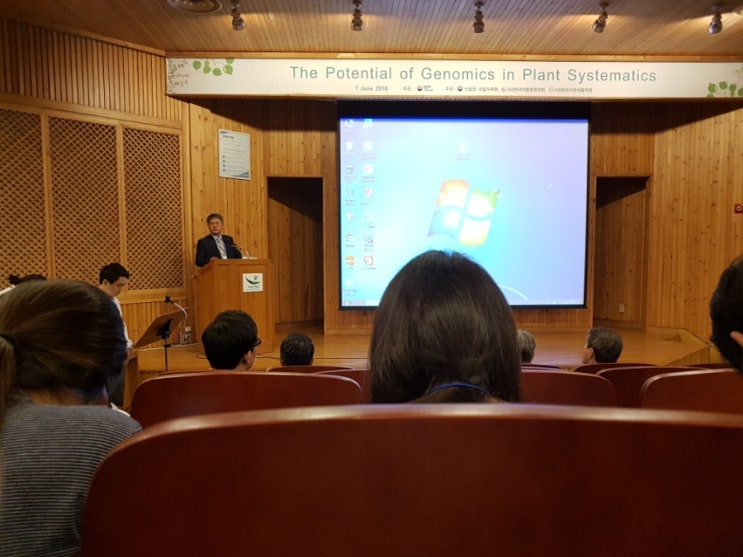  자리공과 미국자리공을 비교해 보다가