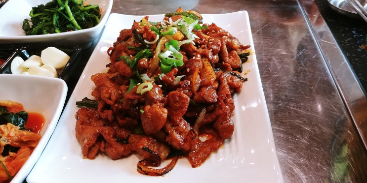 용곡동 점심 특선 돌돌이 생고기 : 천안 제육볶음 : 과식 유발 주의 식당
