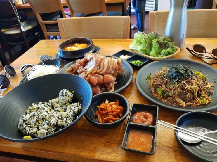  강원도 양양 하조대 서피비치 휴휴암 맛집, 족발공작소