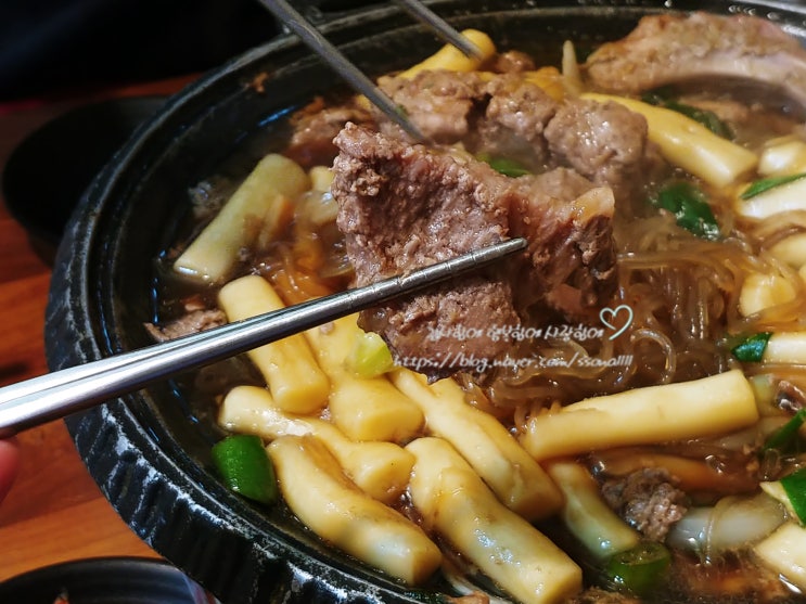  홍대회식장소 69갈비 맛에 희번득 !