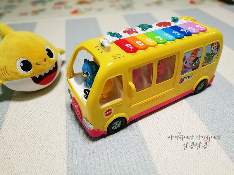 노래하는 핑크퐁 피아노버스, 피규어까지 들어있어 꿀잼~