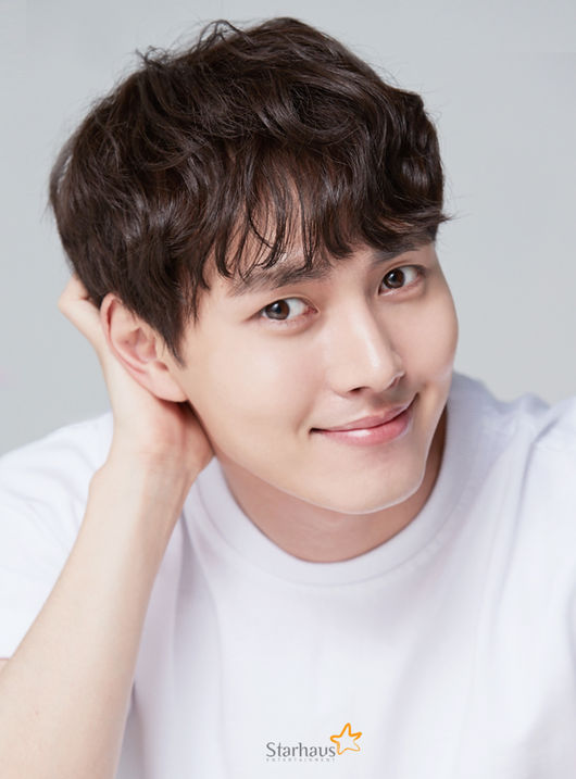 이민호, <b>이태리</b>로 활동명 변경…스타하우스와 <b>전속 계약</b>