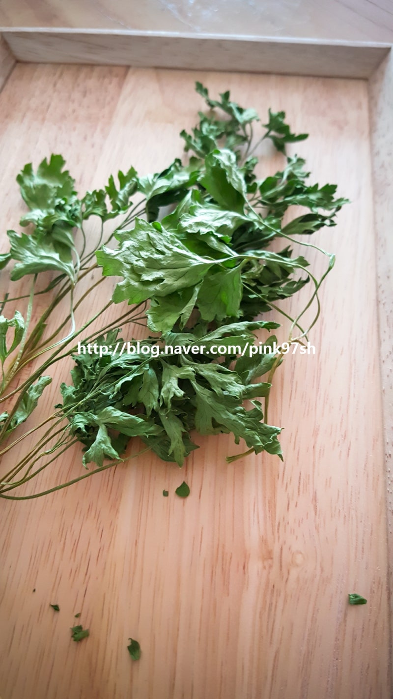 이탈리안 파슬리 갈무리 방법, 사용법, 허브 스파이스 만들기 : 네이버 블로그, image size:800x1422