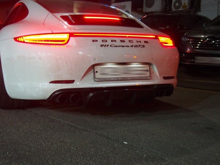  포르쉐 911 카레라 4GTS 카본 디퓨져로 튜닝