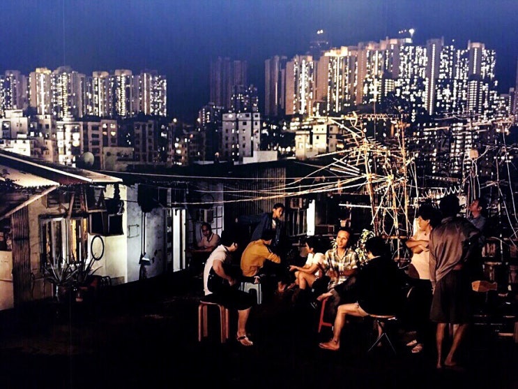 홍콩에 실재한 마계도시였던 구룡채성(九龍寨城-Kowloon Walled City). 그리고 영화 추룡(追龍-Chasing the Dragon)