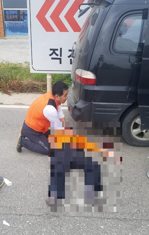 강화<b>의용소방대원</b> 심폐소생술로 70대 남성 살려