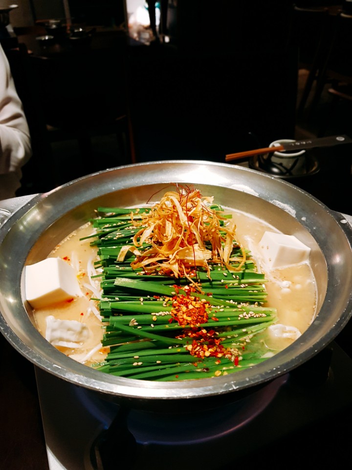  연남동 동진시장 맛집 연남 이자카야 이와나시 모츠나베대창전골 맛있는 집 홍대입구역 3번 맛집 연트럴파크 소대창 전골 따끈한 국물요리